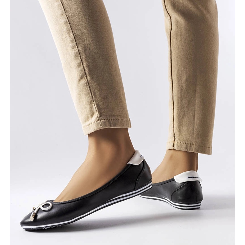 Černé balerínky zdobené mašlí od Maddaleny černá 1