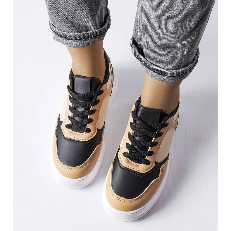 Černo-béžové kozačky se silnější podrážkou od Baron béžový 1 Černo-béžové kozačky se silnější podrážkou od Baron béžový 1