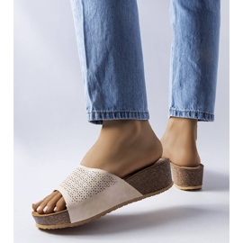 Béžové prolamované sandály na klínku od Bourque béžový 1