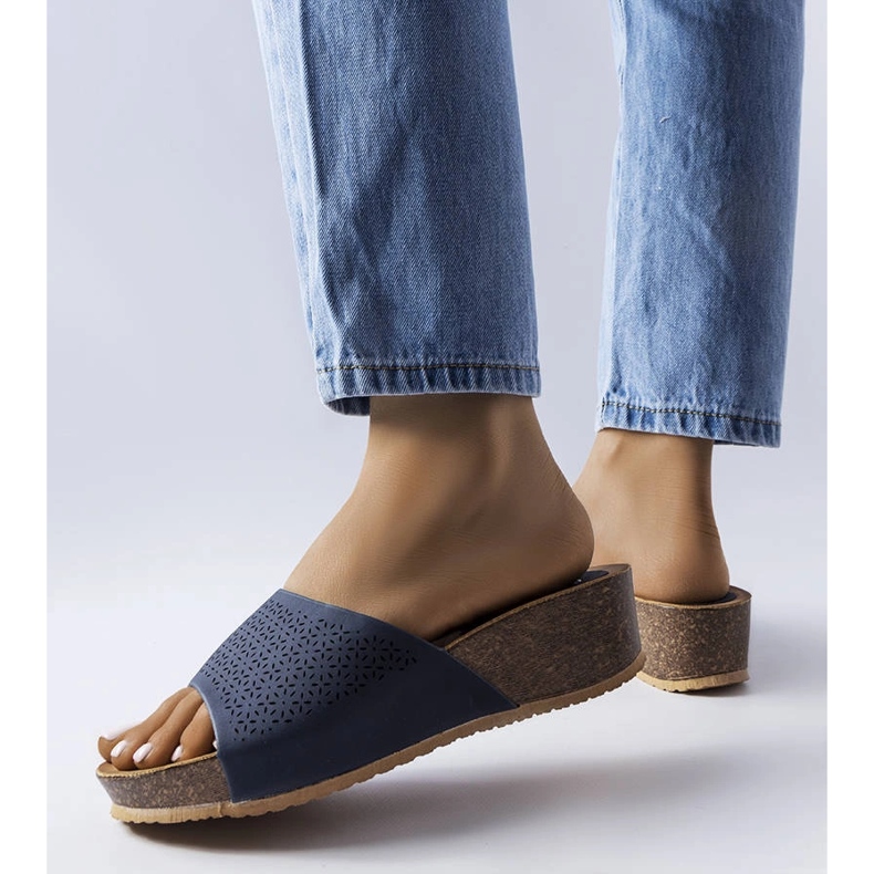 Námořnicky modré prolamované klínové posuvníky od Bourque modrý 1