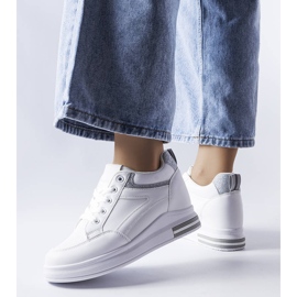 Bílé tenisky s třpytivými vsadkami od Bonevil bílý 1