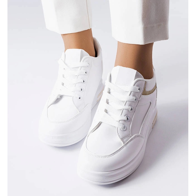 Bílé tenisky s třpytivými vsadkami od Bonevil bílý 1 Bílé tenisky s třpytivými vsadkami od Bonevil bílý 1