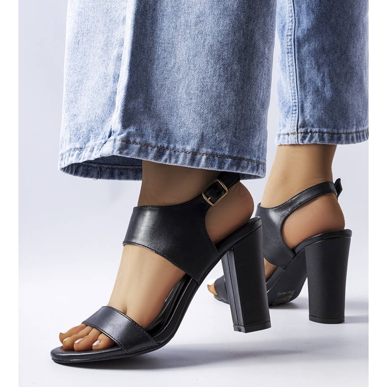 Černé jehlové sandály Rachelle černá 1