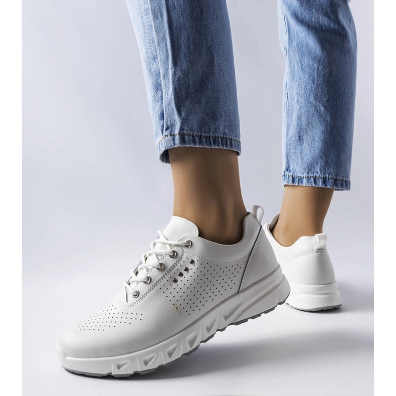 Evento Bílé prolamované kožené boty Brodeur bílý 1