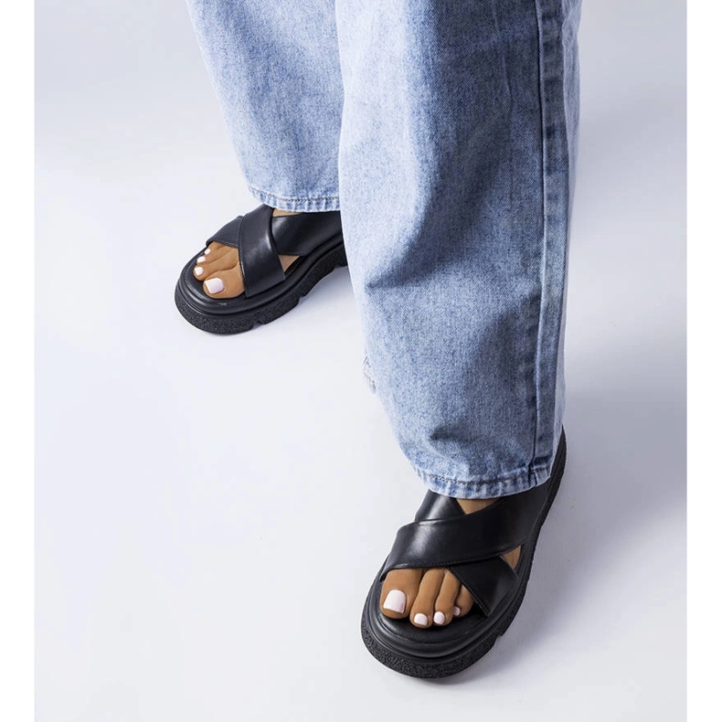 Černé sandály na platformě od Oakway černá 1