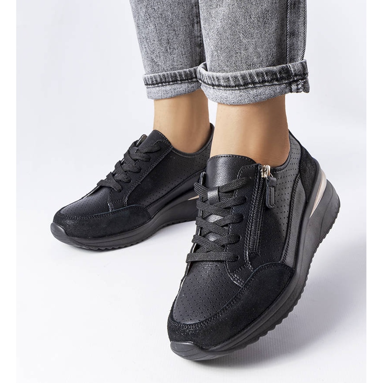 Černé prolamované kožené boty Fleur černý 1