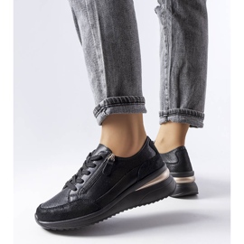 Černé prolamované kožené boty Fleur černý 2