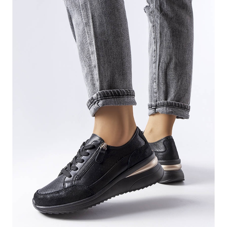 Černé prolamované kožené boty Fleur černý 2