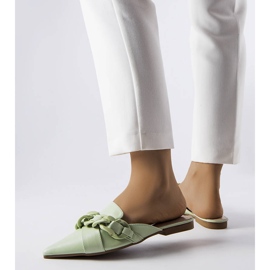 Zelené elegantní pantofle s řetízkem Patenaude zelená 1