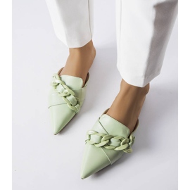 Zelené elegantní pantofle s řetízkem Patenaude zelená 2