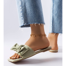 Zelené elegantní slidery s mašlí od Thériault zelená 2