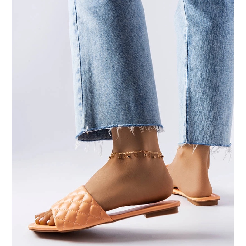 Oranžové prošívané pantofle od Labrie oranžový 2 Oranžové prošívané pantofle od Labrie oranžový 2