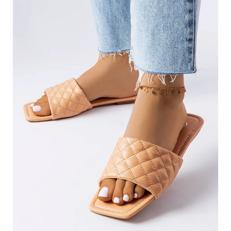 Růžové elegantní pantofle s prošíváním od Labrie růžový 1