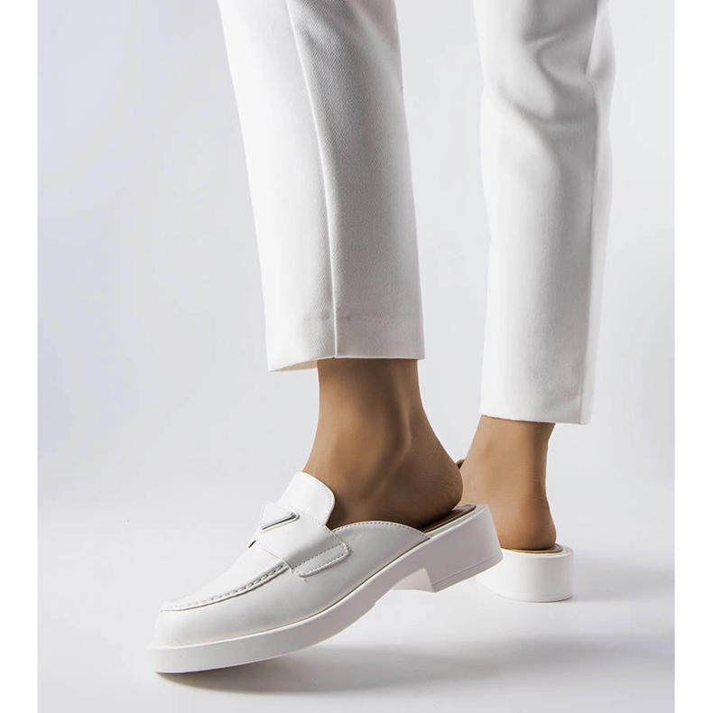 Bílé slidery s vestavěnou špičkou od Berkshire bílý 1