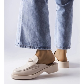 Béžové skluzavky Berkshire s uzavřenou špičkou béžový 1