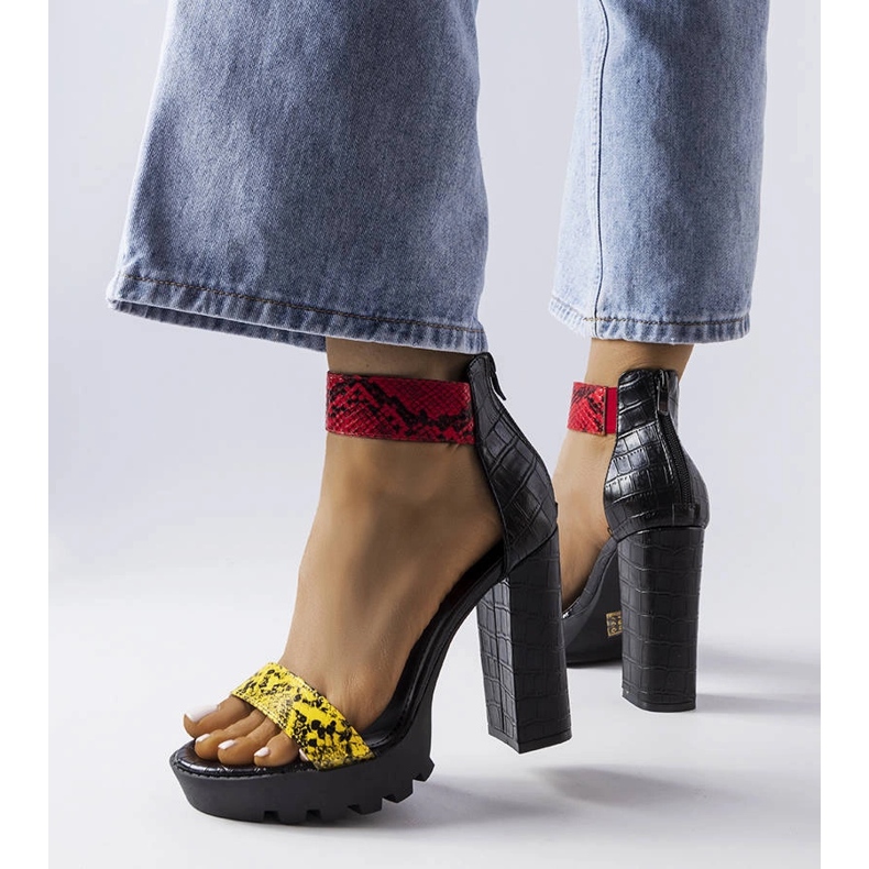 Žluté sandály s hadím potiskem od Knoxville žlutá 1