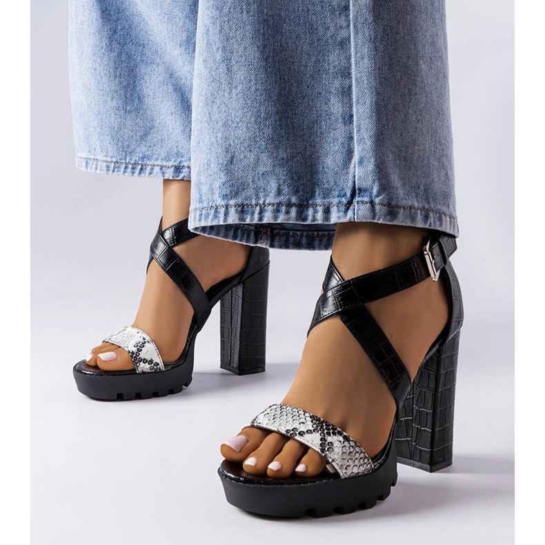 Bílé sandály s hadím potiskem od Trépanier bílý 1