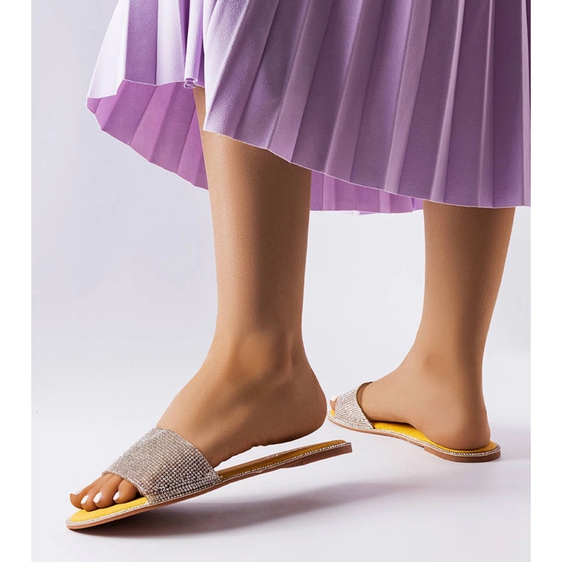 Žluté slidery zdobené kamínky Guilmette žlutá 2