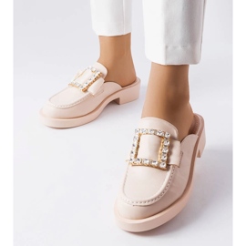 Béžové skluzavky se zabudovanou špičkou od Columbus béžový 1 Béžové skluzavky se zabudovanou špičkou od Columbus béžový 1