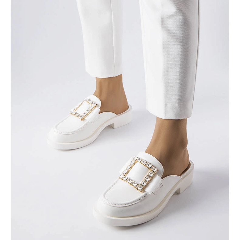 Bílé žabky s vestavěnou špičkou značky Columbus bílý 1 Bílé žabky s vestavěnou špičkou značky Columbus bílý 1