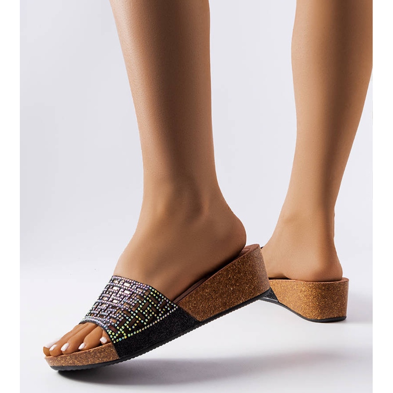 Černé sandály na klínku značky Elitha černá 1