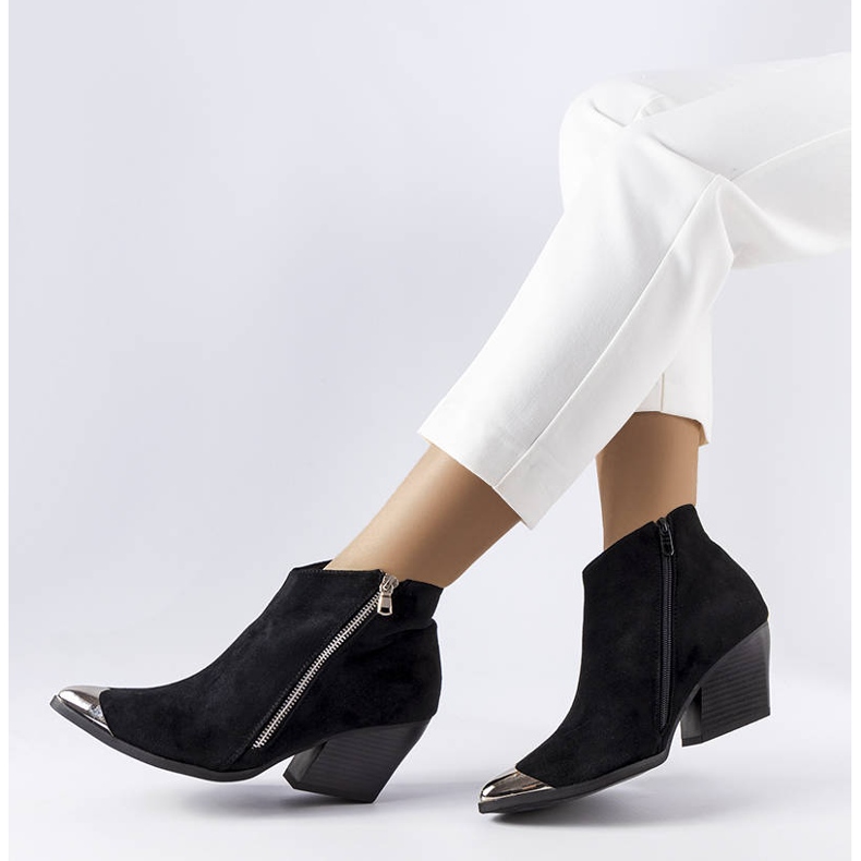 Černé kovbojské boty s kovovou špičkou od Vergne černá 1