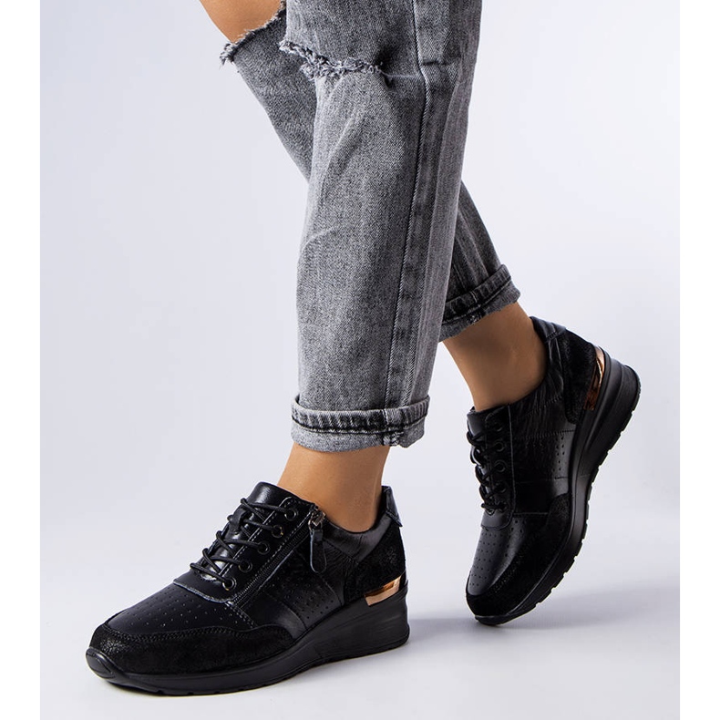 Jazzarové černé prolamované kožené boty černá 1