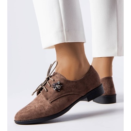 Hnědé brogues se zirkonovou aplikací od Carignan hnědý 1 Hnědé brogues se zirkonovou aplikací od Carignan hnědý 1