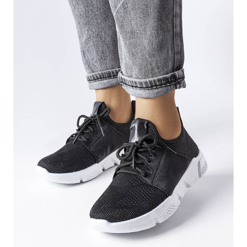 Černé tenisky s pružným svrškem od Legnago černá 1