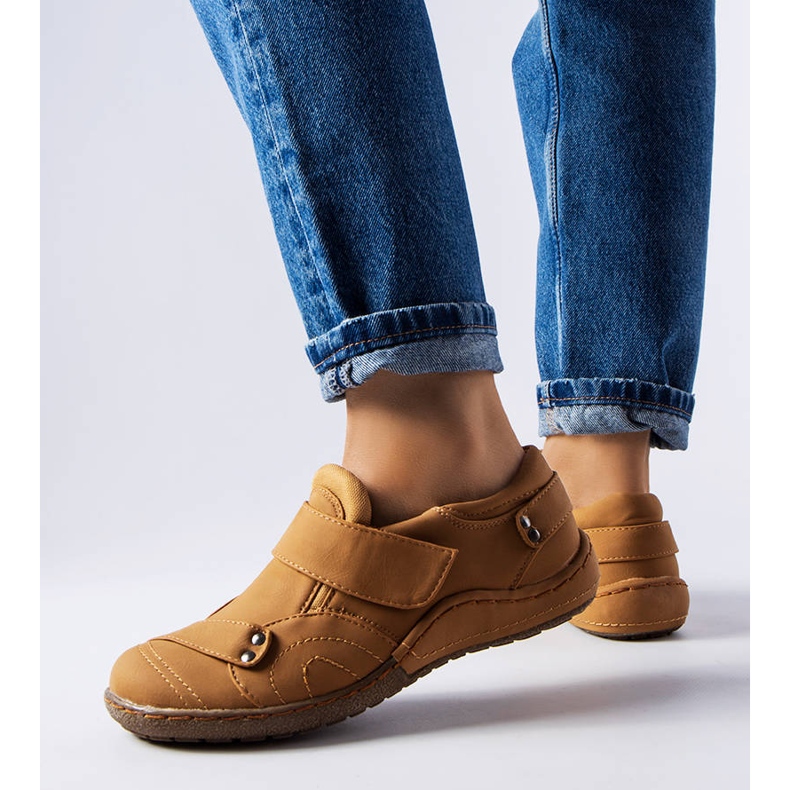 Karamelové šněrovací boty značky Cinisello hnědý 1