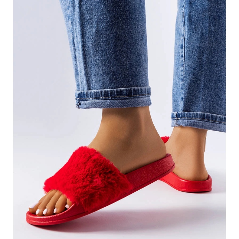 Červené skluzavky s kožešinou od Raffaele 1