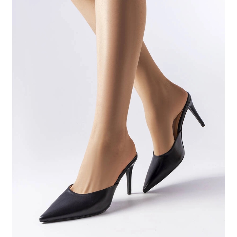 Odkapávač černé skluzavky na podpatku černá 1