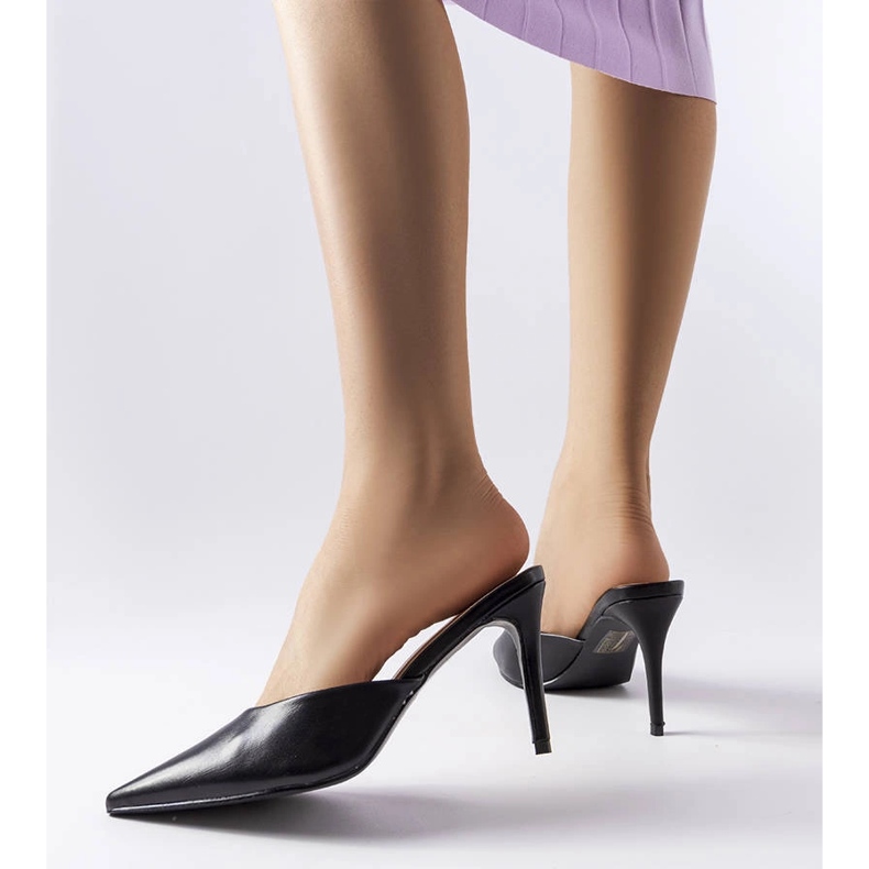 Odkapávač černé skluzavky na podpatku černá 2