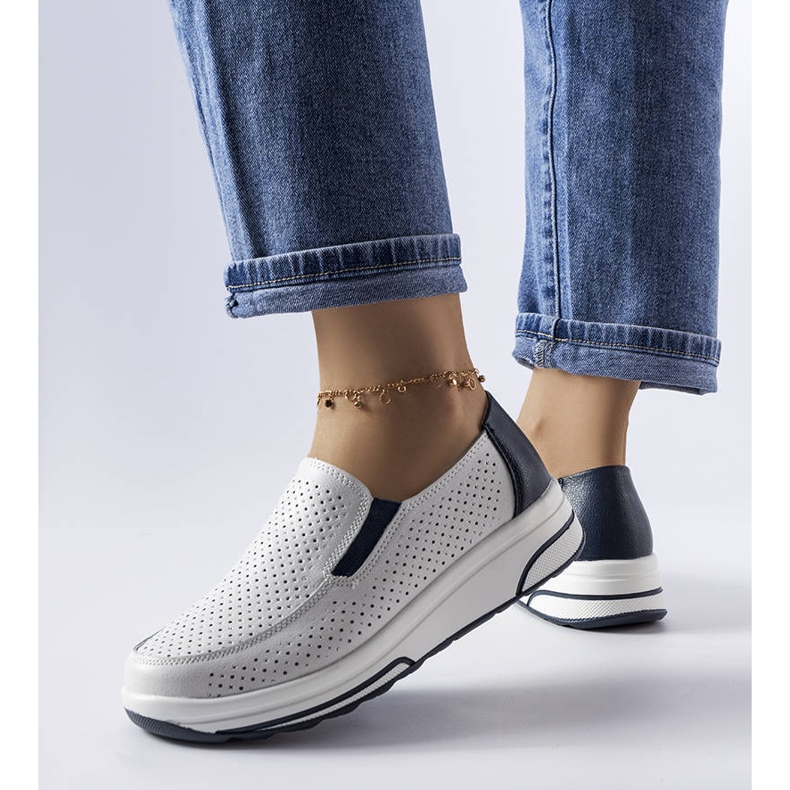 Bílé prolamované kožené boty od Aiglentiny bílý 1