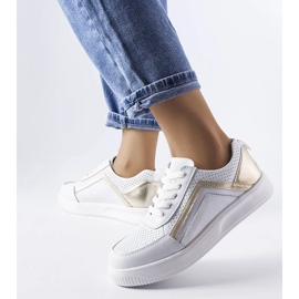 Bílé kožené boty s perforací od Gilles bílý 1