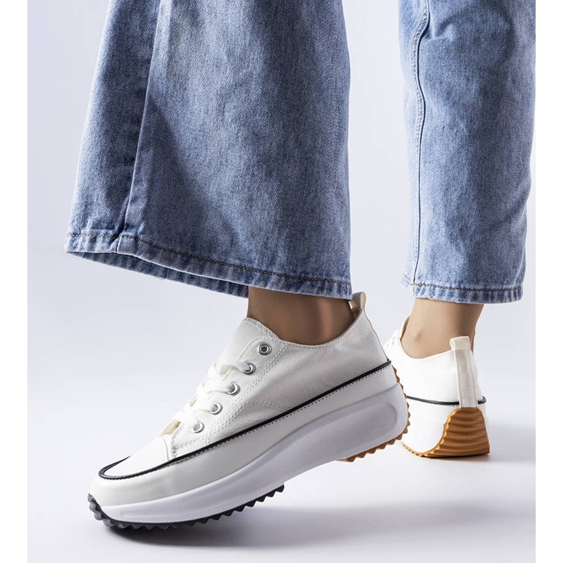 Bílé sportovní tenisky na platformě McKeylor bílý 1 Bílé sportovní tenisky na platformě McKeylor bílý 1