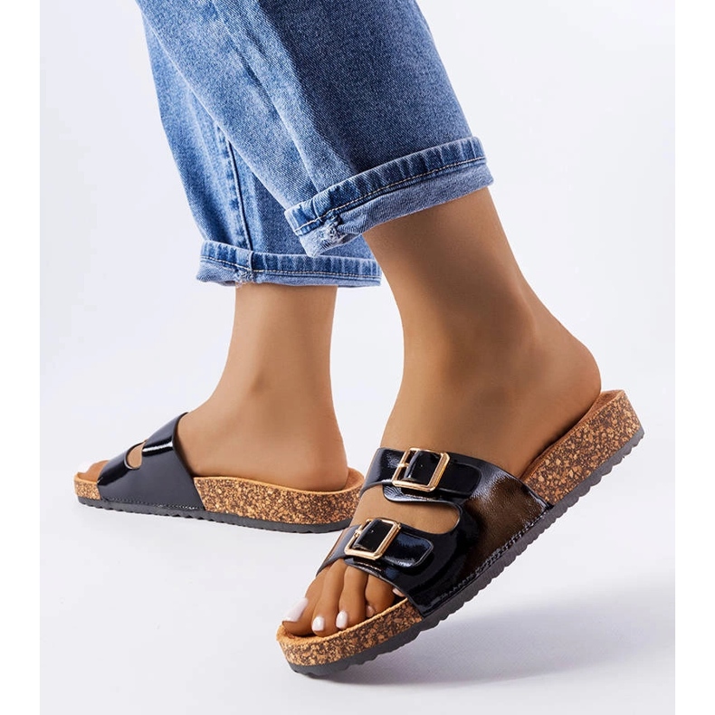 Černé skluzavky s korkovou podrážkou od Cincinny černá 2