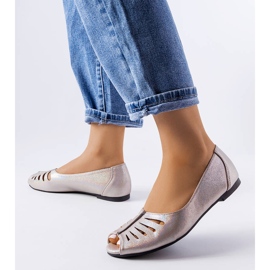 Stříbrné metalické vykrojené balerínky od Fongemie stříbrný 1