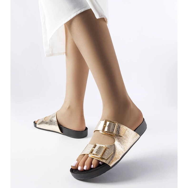 Zlaté lakované skluzavky Norcross s přezkami zlatý 1