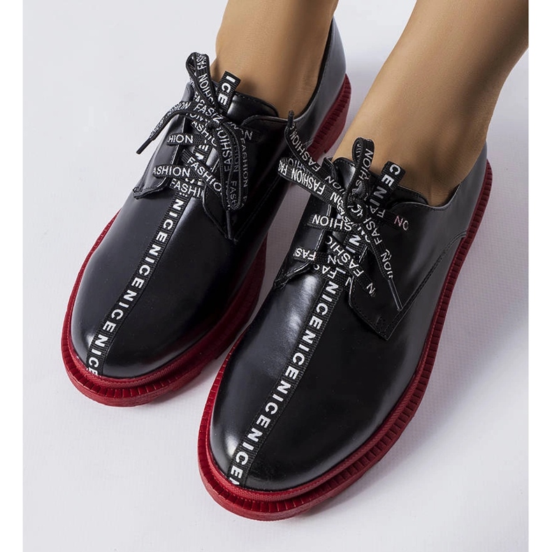 Černé kalhoty s kontrastní podrážkou od Hanifan černá 1