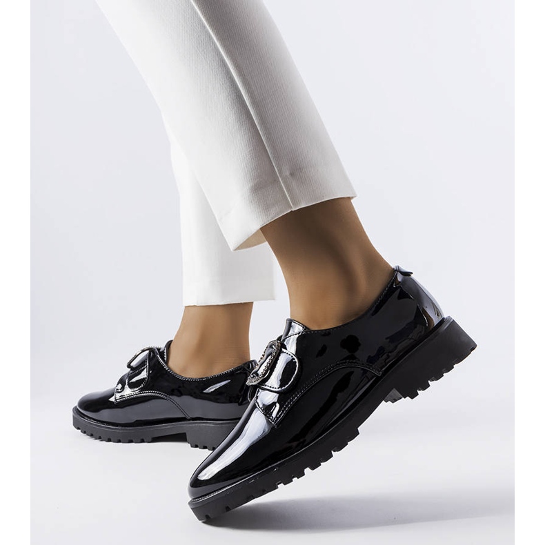 Černé lakované boty s přezkou Jarisile černá 2 Černé lakované boty s přezkou Jarisile černá 2