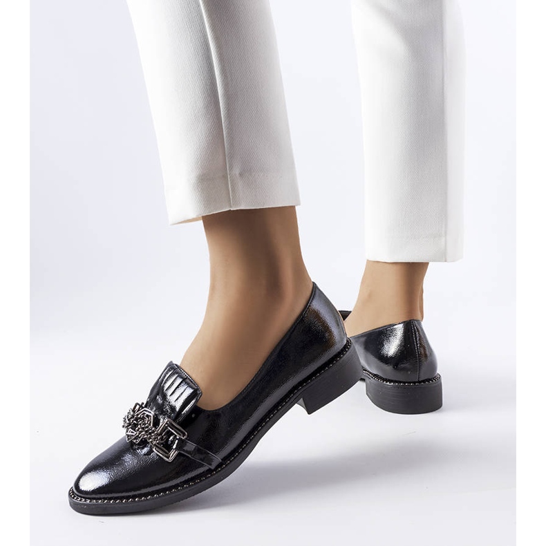 Oříškově černé lakované boty černá 1