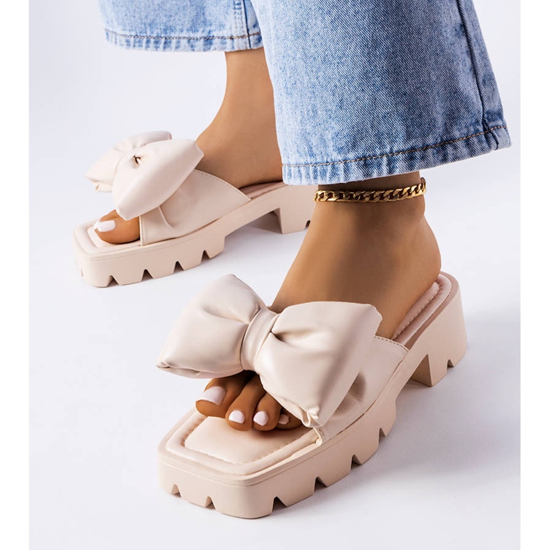 Béžová traktorová podrážka od Bossé béžový 1 Béžová traktorová podrážka od Bossé béžový 1