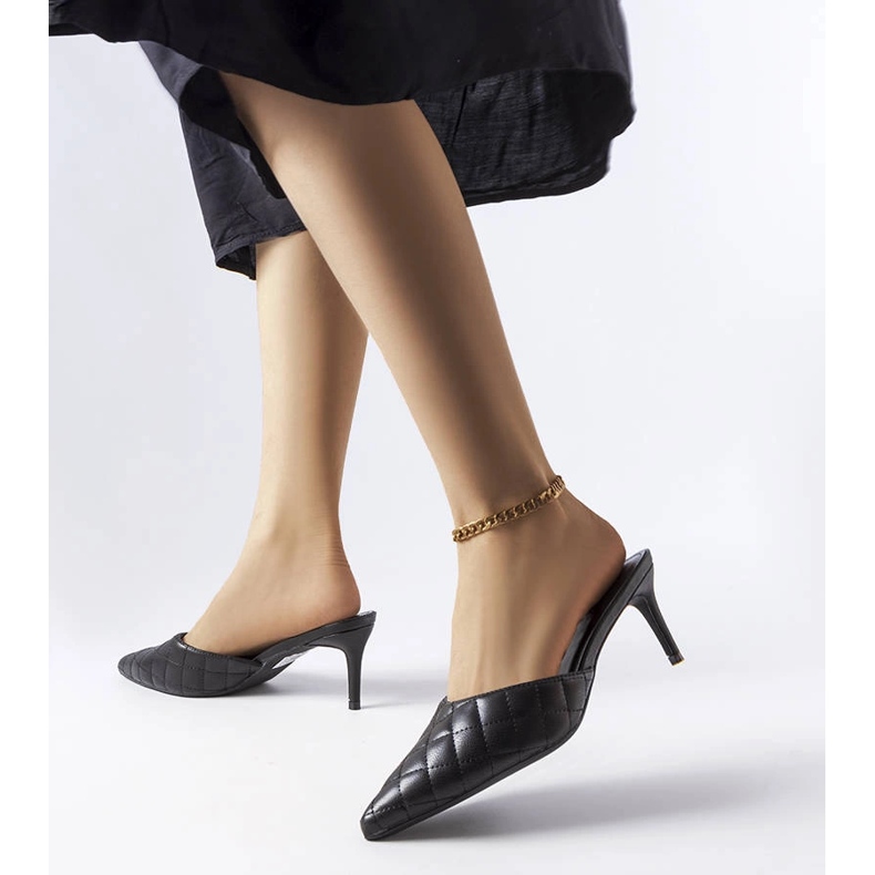 Černé prošívané žabky značky Lambert černý 1