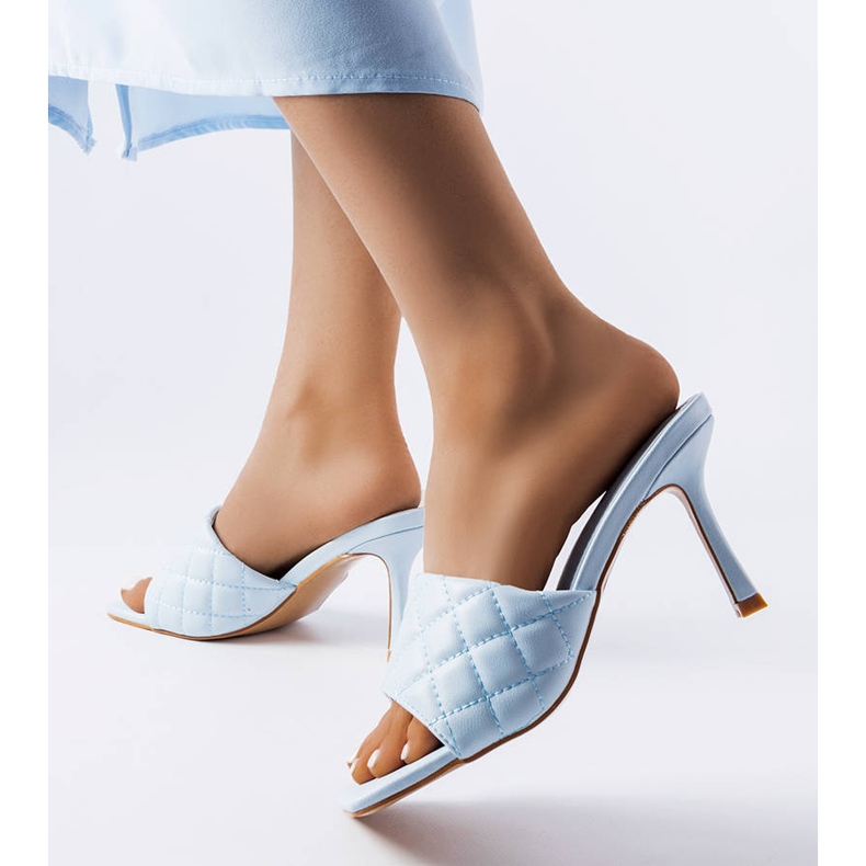 Modré prošívané žabky od Penese modrý 2