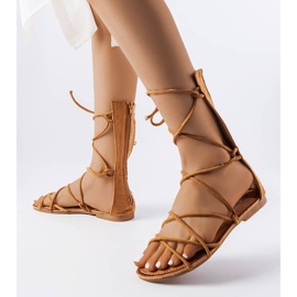 Hnědé sandály Heliport s vysokým zavazováním hnědý 1 Hnědé sandály Heliport s vysokým zavazováním hnědý 1