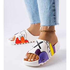 Bílé pantofle s běhounem a potisky bílý 1