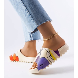 Béžové skluzavky s běhounem a potisky béžový 2