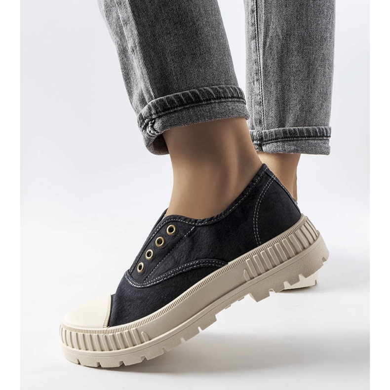 Černé tenisky značky Walton černý 1