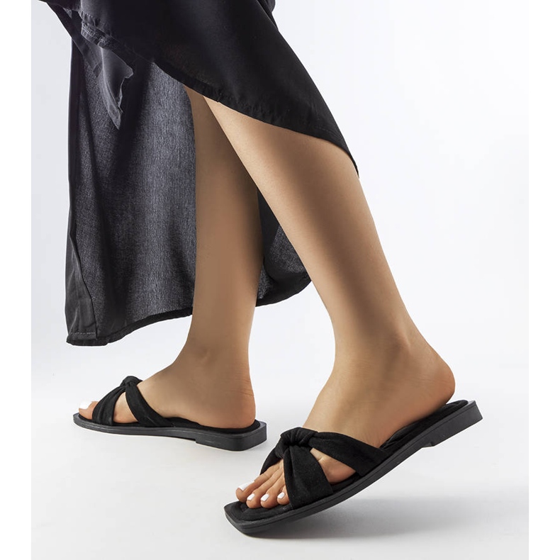 Inna Černé pantofle Pride vyrobené z ekologického semiše černá 2 Inna Černé pantofle Pride vyrobené z ekologického semiše černá 2